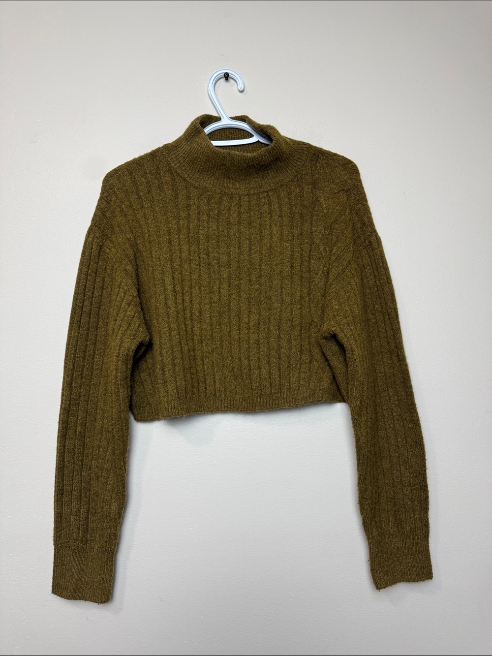 Icone Cropped Ribbed Turtleneck Sweater size M